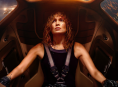 Jennifer Lopez persegue robôs assassinos no trailer do próximo filme de ficção científica Atlas 