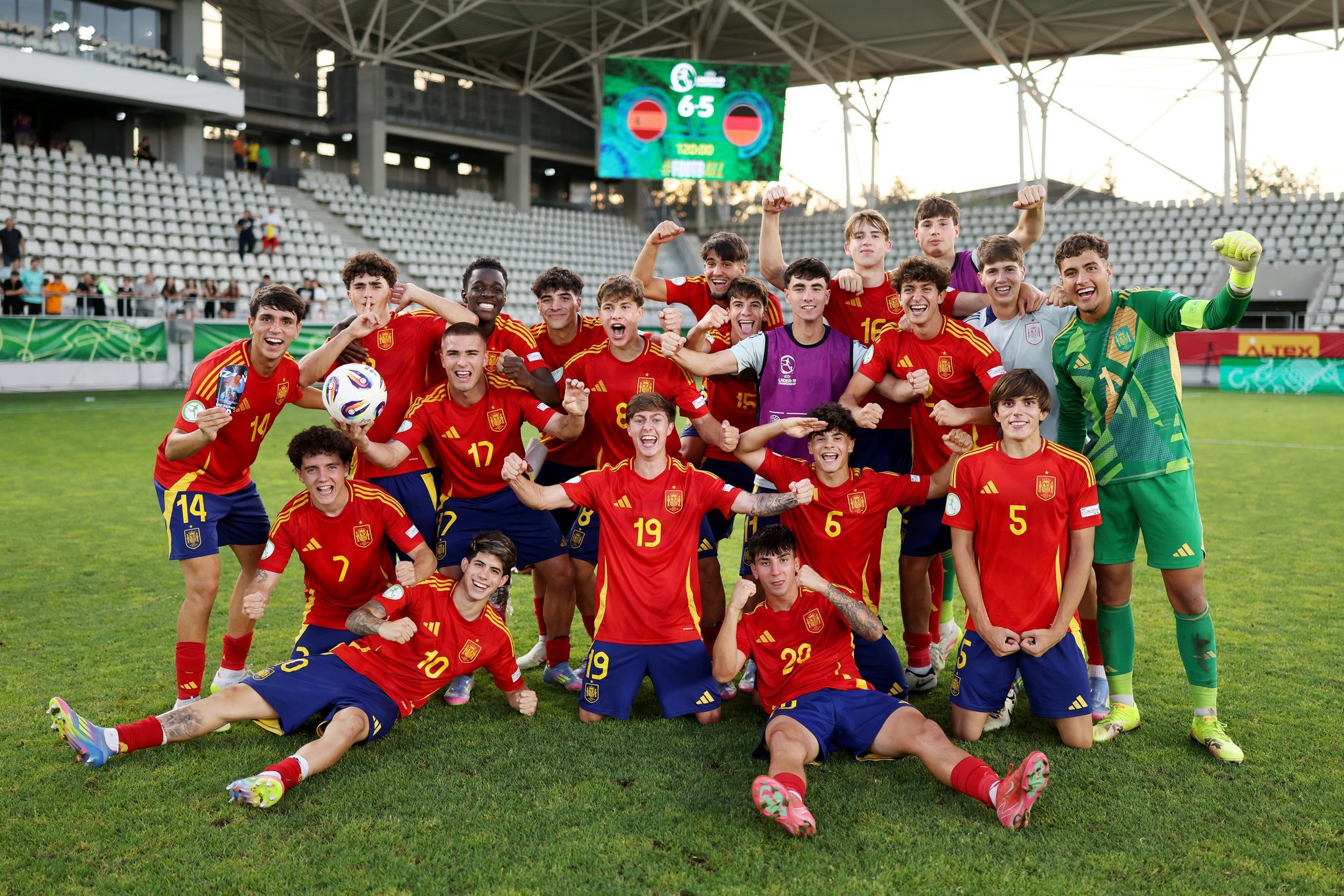 A meia-final mais louca de sempre entre Espanha e Alemanha, com cinco golos no prolongamento