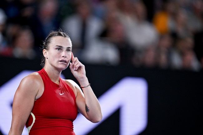 Diretor do Campeonato de Tênis de Dubai pede punições mais severas para jogadoras como Sabalenka e Swiatek