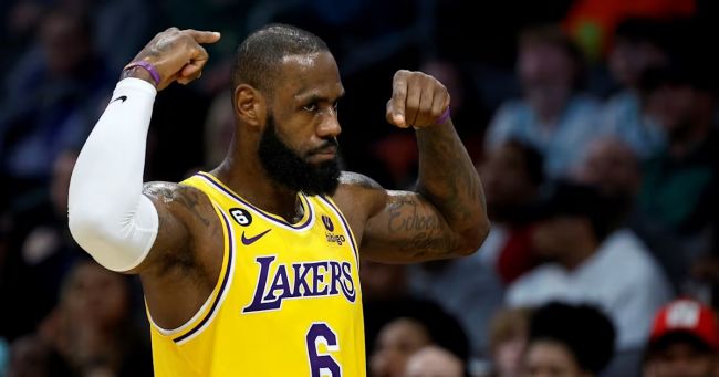 LeBron James foi fundamental para uma vitória vacilante dos Lakers sobre o Phoenix Suns