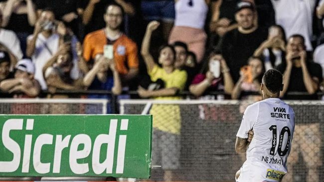 Neymar Jr. marca primeiro gol olímpico em sua melhor partida desde que voltou pelo Santos