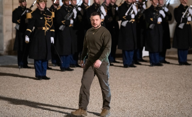 Zelensky alerta a Rússia planeja bases de controle de drones na Bielorrússia