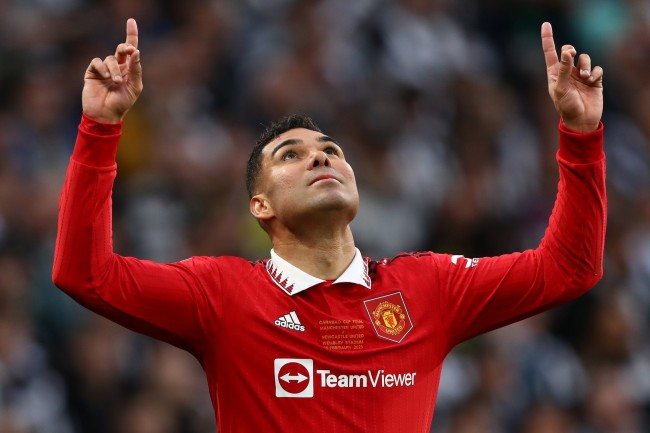 Casemiro gritou pelos torcedores para ficar, mas o Manchester United ainda deveria deixá-lo ir, diz Gary Neville