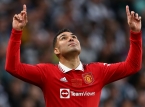 Casemiro gritou pelos torcedores para ficar, mas o Manchester United ainda deveria deix&aacute;-lo ir, diz Gary Neville