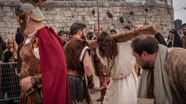 Jesus, não a Virgem Maria, salvou o mundo, esclarece o Vaticano em novo decreto aprovado pelo Papa Leão