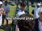 O momento em que Carlos Alcaraz conheceu Tom Holland em Wimbledon hoje: "Devemos jogar"... golfe?