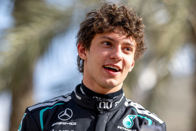 Andrea Kimi Antonelli, primeiro italiano a vencer um Grande Prêmio de F1 desde 2006, o mais jovem desde 2016
