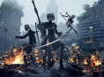 A diretora de Nier, Yoko Taro, revela que golpistas est&atilde;o revendendo aut&oacute;grafos falsos dele