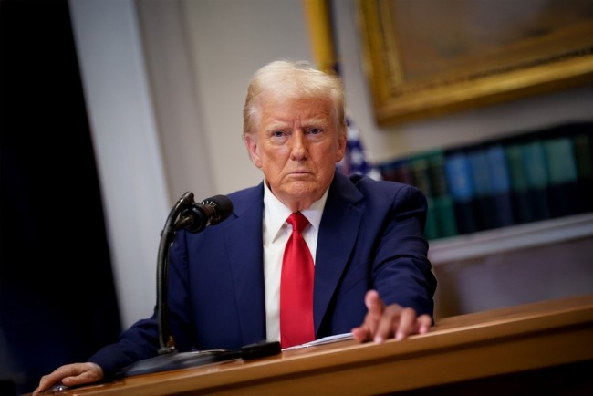 Trump ameaça impor tarifas de 50% para todas as aeronaves fabricadas no Canadá