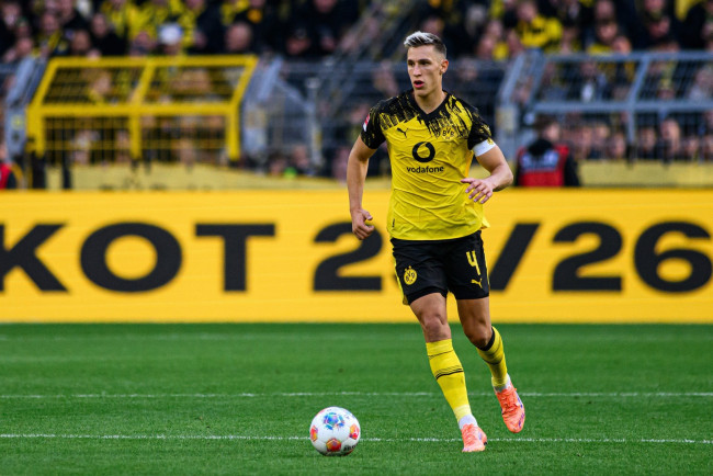 Borussia Dortmund fechando a extensão de contrato de Nico Schlotterbeck, solicitada por Madrid e Barcelona