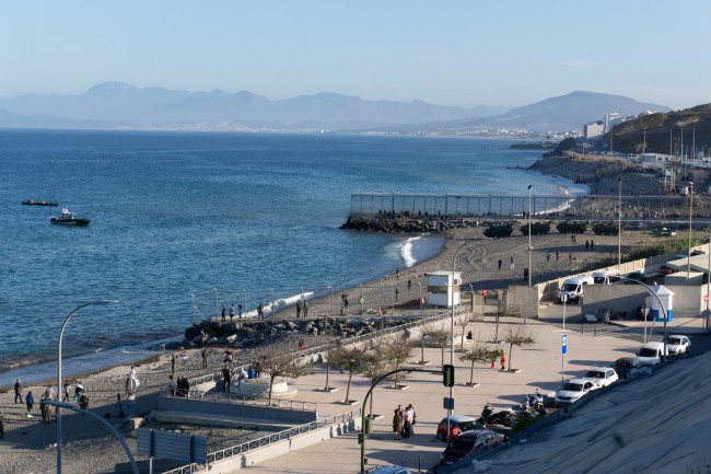 A inteligência espanhola afirma que o Marrocos não orquestrou a crise migratória em Ceuta, mas a facilitou