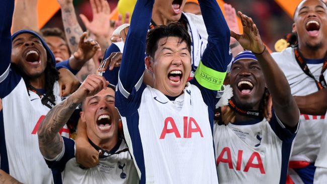 Manchester United afunda na final da Liga Europa, Tottenham vence com gol contra