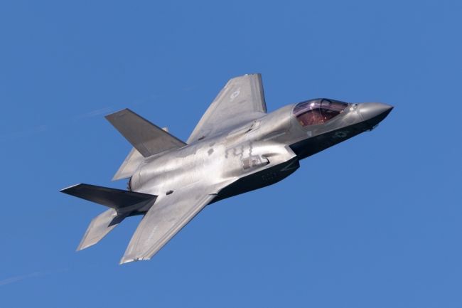 Novos jatos F-35B Lightning reforçam a força de combate aéreo do Reino Unido