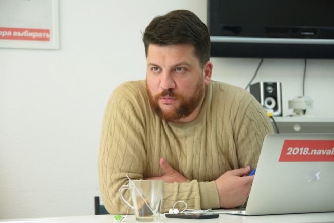 Rússia condena à revelia Leonid Volkov, aliado de Navalny, à revelia