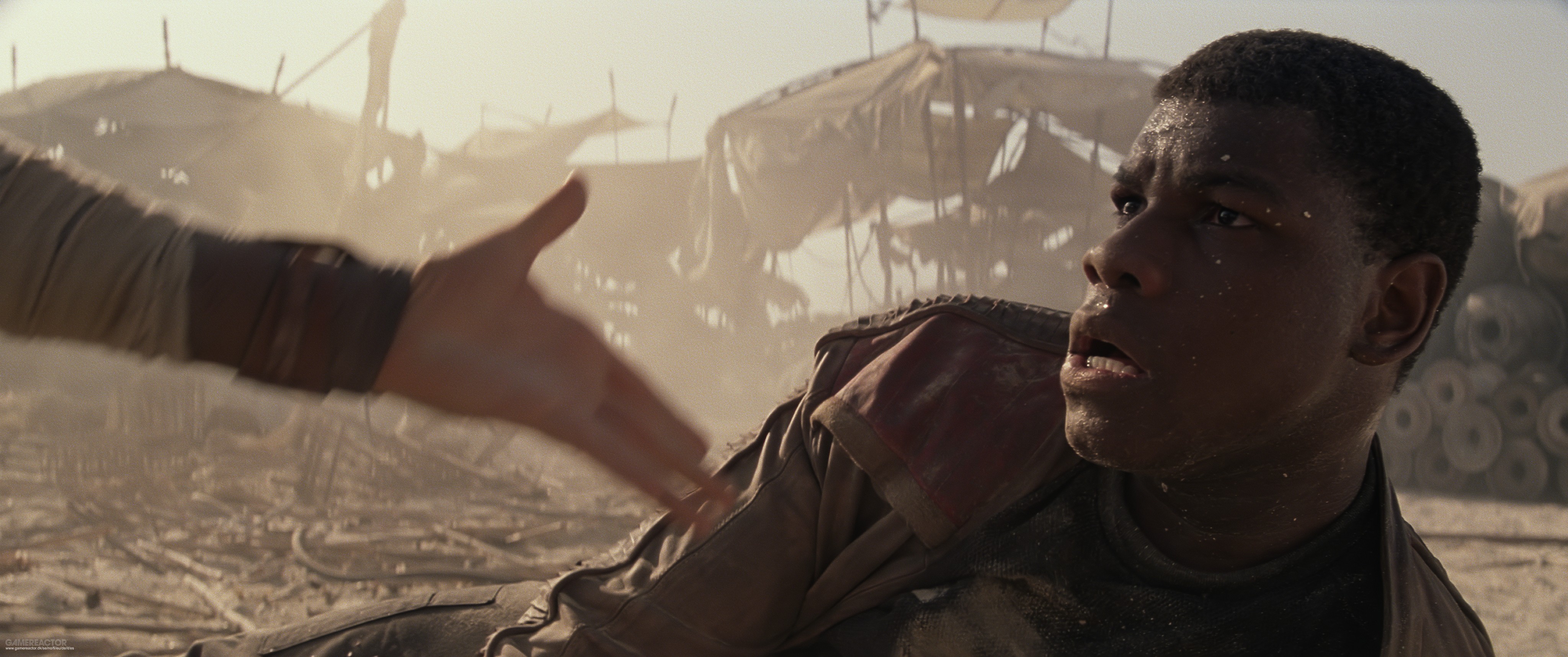John Boyega diz que as sequências de Star Wars seriam totalmente diferentes se ele estivesse atrás das câmeras