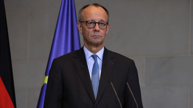 Controvérsia na Alemanha sobre o governo que exige que os homens relatem longas estadias no exterior