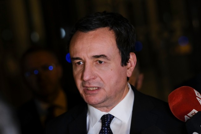 Primeiro-ministro do Kosovo, Albin Kurti, vence eleição antecipada e encerra impasse político