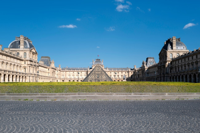 Nove presos por suspeita de fraude de ingressos de €10 milhões no Louvre