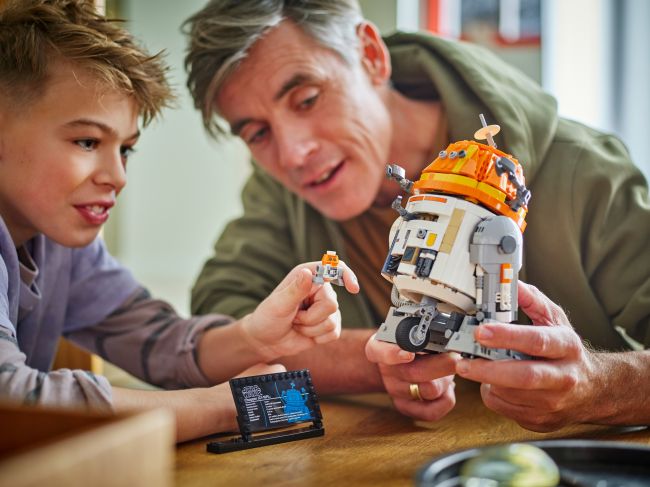 Chopper, capacetes, caças estelares e um logotipo compõem o restante da linha Star Wars Day da Lego