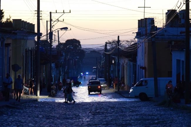 A rede elétrica de Cuba entra em colapso, mergulhando a ilha na escuridão