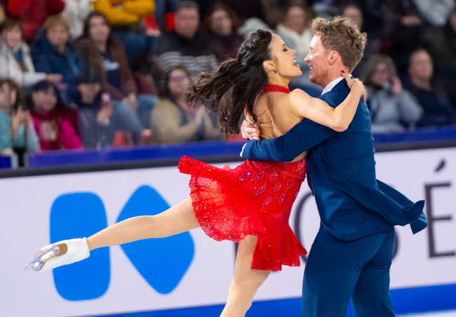 Petição para investigar os juízes que concederam a medalha de ouro à França nos Jogos Olímpicos de Inverno atinge 15.000 assinaturas
