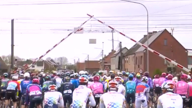 Promotores locais de Flandres identificarão ciclistas que atravessaram a ferrovia com os semáforos vermelhos ligados
