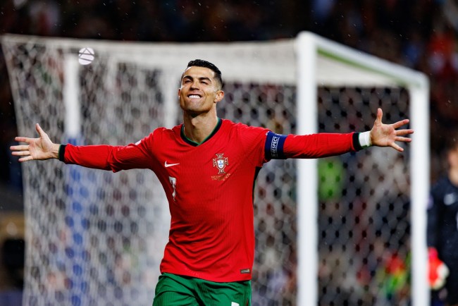 Dois gols de Cristiano Ronaldo o deixam mais perto do desafio de 1000 gols, apesar do empate de Portugal