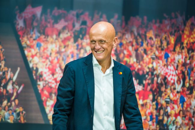 Pierluigi Collina propõe mudanças para tornar os pênaltis mais justos para os goleiros