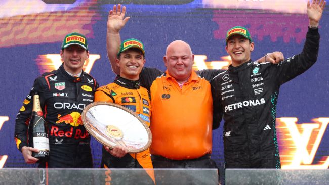 Lando Norris conquista a primeira vitória na F1 de 2025 em uma corrida caótica e chuvosa em Melbourne