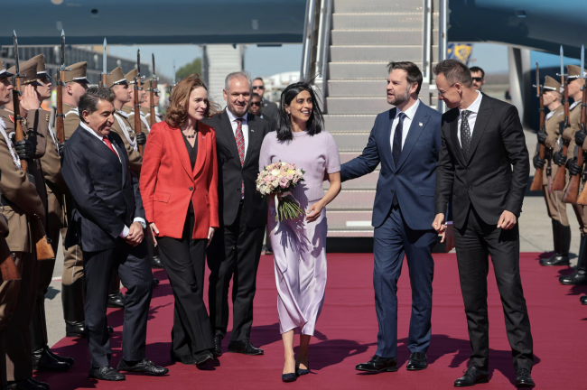 Vance visita a Hungria para apoiar Orbán antes de uma eleição acirrada