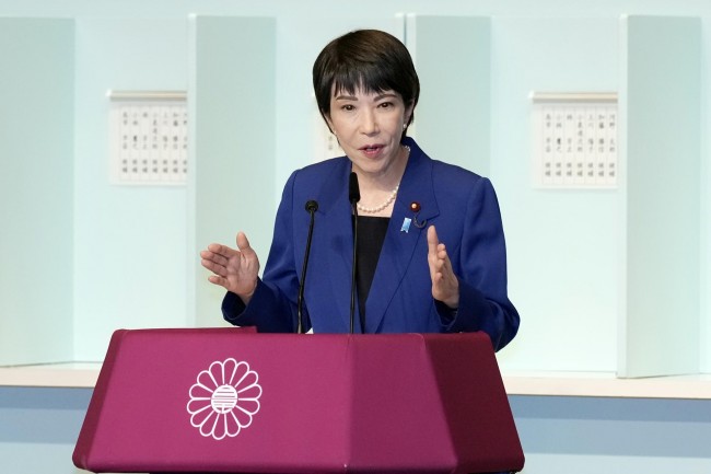 O primeiro-ministro japonês pede que as pessoas busquem um terreno mais elevado após terremoto na costa do país
