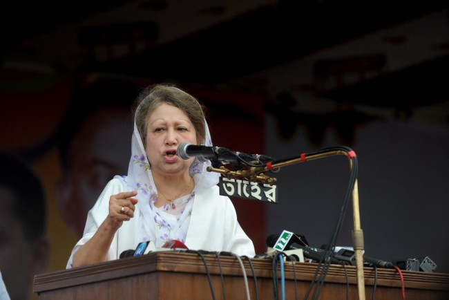 Khaleda Zia, primeira primeira-ministra mulher de Bangladesh, falece aos 80 anos