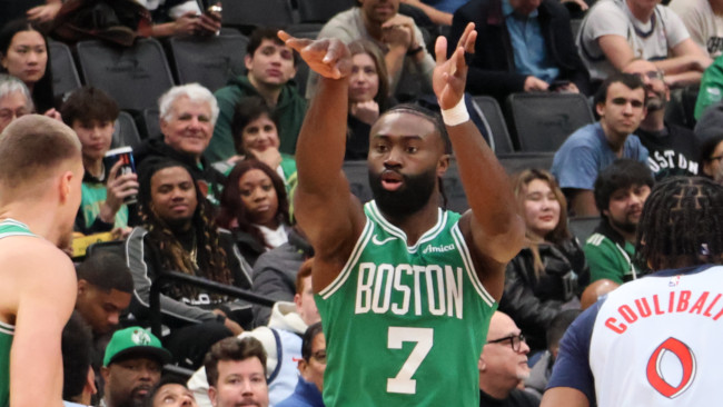A estrela do Boston Celtics, Jaylen Brown, foi trocada para o rival Philadelphia 76ers