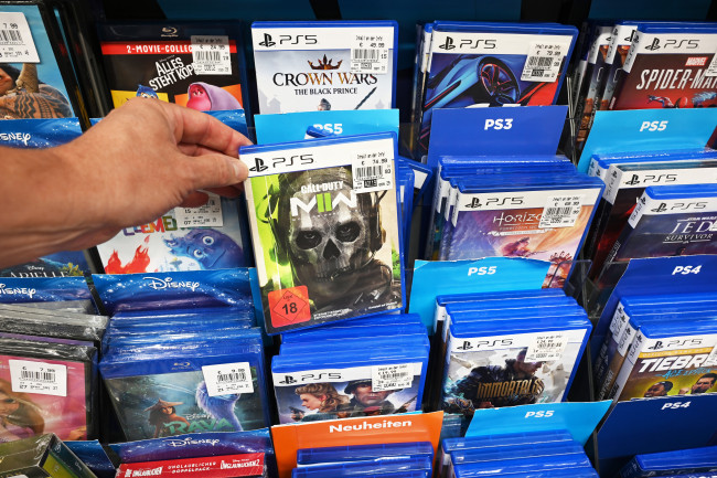 As empresas de jogos expressam seus pensamentos "decepcionados" após a notícia sobre a descontinuação da mídia física do PlayStation