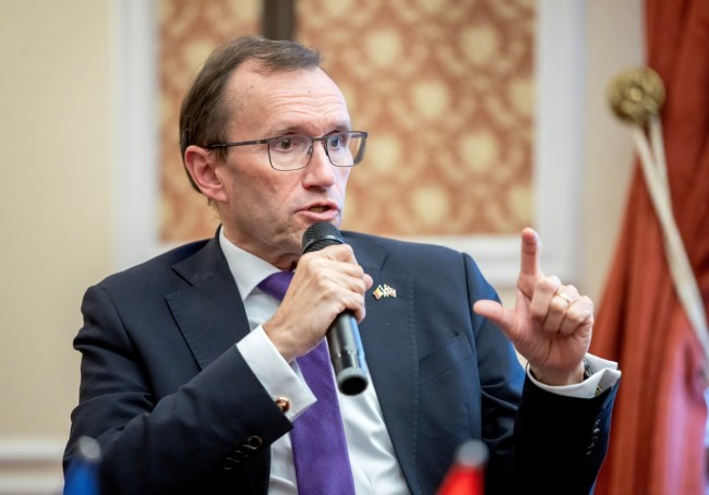 Nenhuma ligação confirmada entre incidentes de drones em Oslo e Copenhague, diz Noruega