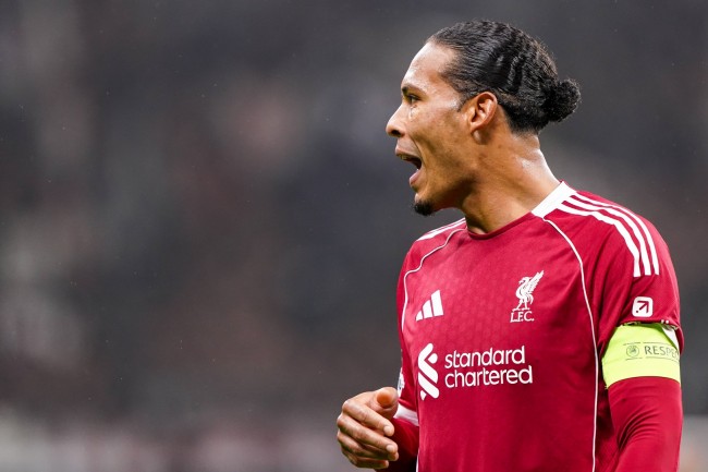 O capitão do Liverpool, Virgil Van Dijk, critica os comentários "exagerados" de Rooney e pede que ele dê o exemplo