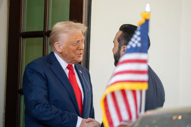 Funcionários de Trump podem enfrentar acusações criminais por deportações desafiadoras