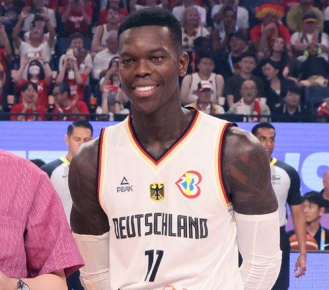 Estrela alemã Dennis Schröder denuncia insultos racistas durante jogo EuroBasket de torcedores lituanos