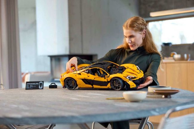 O P1 da McLaren recebeu o tratamento Lego Technic