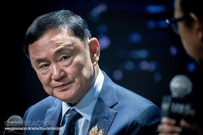 O rei da Tailândia concedeu um perdão ao ex-primeiro-ministro Thaksin Shinawatra, após sua sentença de oito meses de prisão