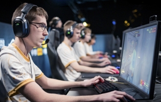 OWCS World Finals 2025: A primeira rodada de eliminat&oacute;rias est&aacute; definida, aqui est&aacute; quem est&aacute; em risco