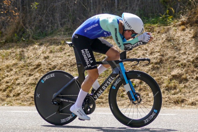 Paul Seixas, nova sensação do ciclismo na França, recusa comparações de ser melhor do que Pogacar em sua idade