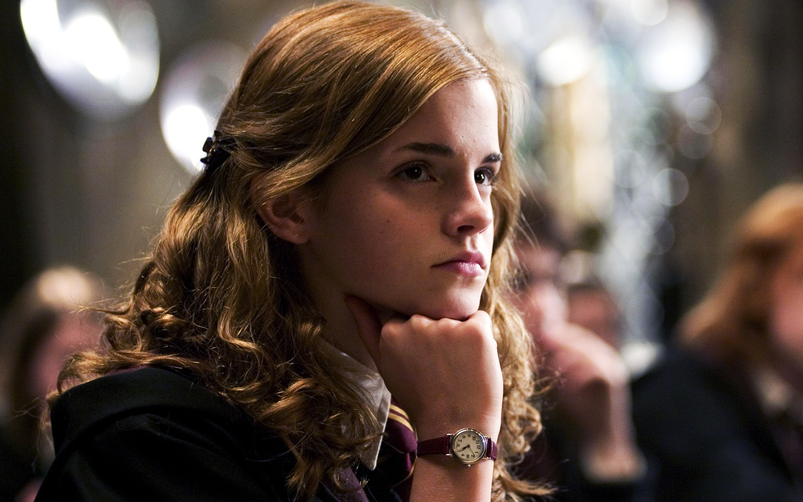 Emma Watson sente falta de atuar, mas não sente falta de "vender coisas"