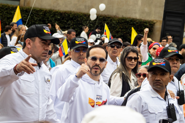 O novo presidente da Colômbia decidido por eleição apertada