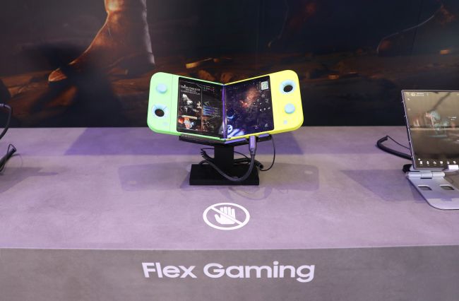 Samsung mostra um conceito para uma unidade de jogos portátil e dobrável