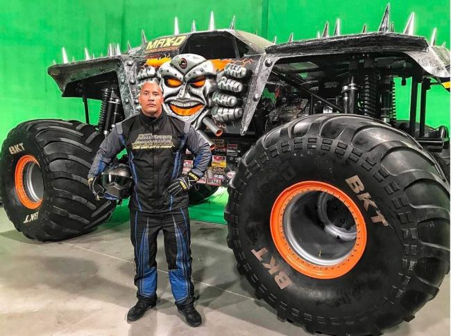 Disney anuncia filme Monster Jam estrelado por The Rock