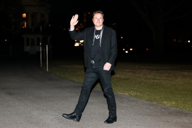 Conselho da Tesla adverte acionistas: aprove o acordo salarial de US$ 1 trilhão de Elon Musk ou arrisque-se a perdê-lo