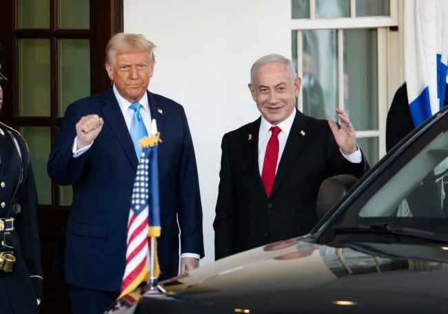 Trump sugere possível ataque israelense ao Irã em meio a tensões nucleares renovadas