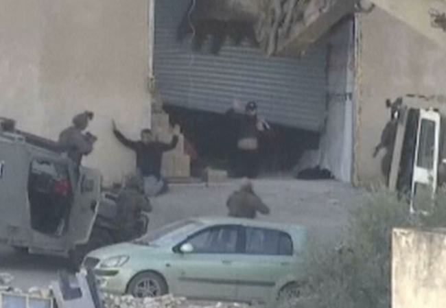 Vídeo mostra forças israelenses atirando em palestinos mortos momentos após a rendição