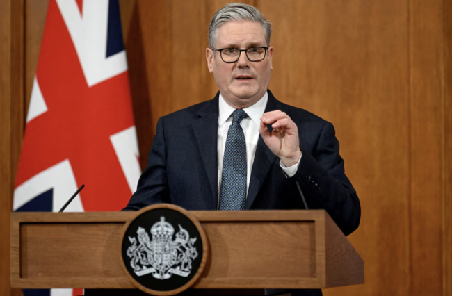 Keir Starmer segue para o Golfo para pressionar pela reabertura do Estreito de Ormuz